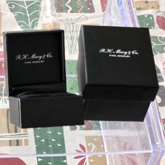R. H. Macy & Co. JEWELRY Gift Box Set • 2 Pieces ( Used ) - Picture 8 of 8